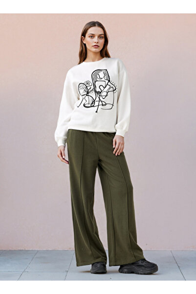 FAV Graphic Print Sweatshirt with Crew Neck