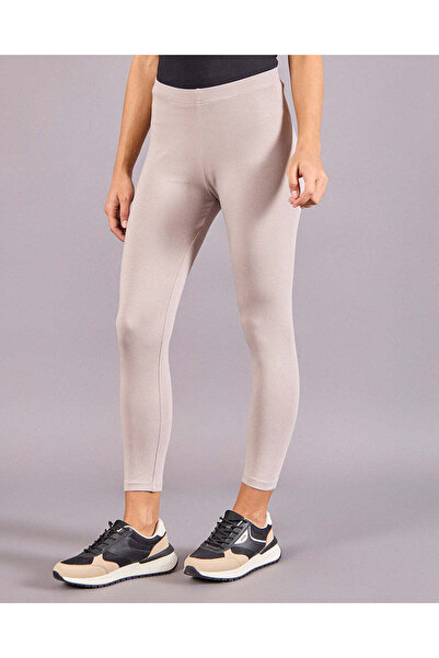 REDTAG Women Taupe Solid Cropped Leggings