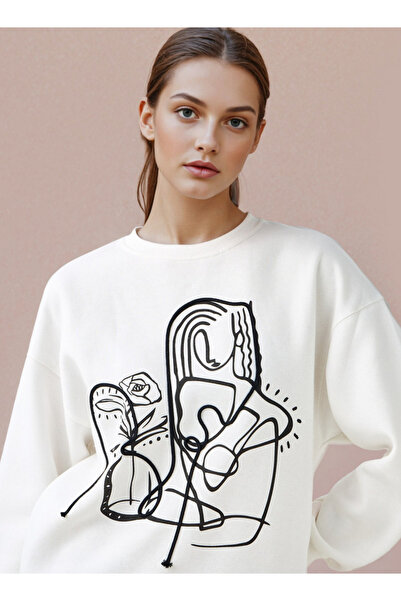FAV Graphic Print Sweatshirt with Crew Neck