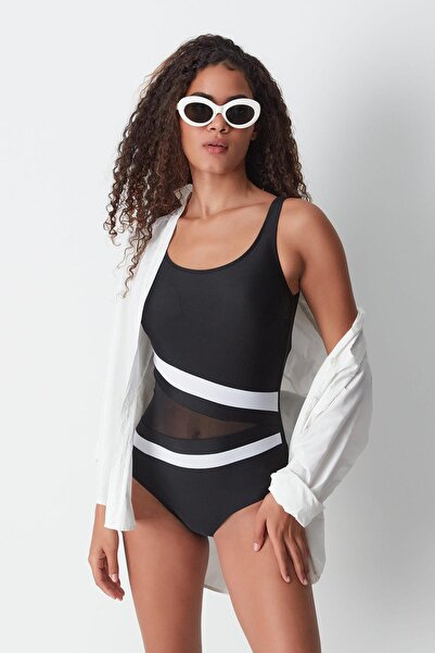 C&City Badeanzug mit V-Ausschnitt und Spitze