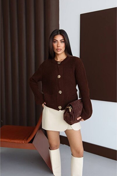 TRENDLİA سترة نسائية ذات أزرار ذهبية وحياكة سميكة ونقشة دائرية وجيوب صغيرة وس...