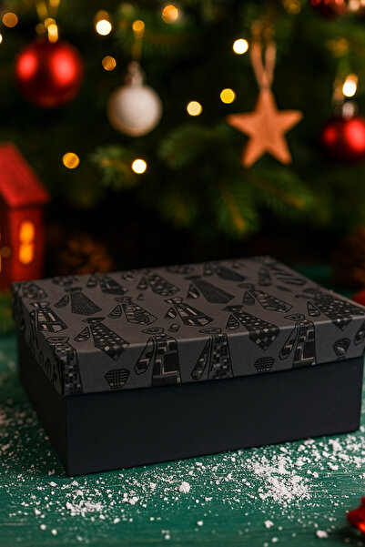 DODOMAR صندوق هدايا فاخر للرجال مقاس 24×33×11 سم، مصنوع من القطيفة ذات الملمس المخملي، مع صورة ربطة عنق وخلفية سوداء