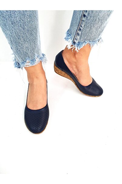 Catinca Shoes Women's perforated leather shoes – Navy – T 2 BL