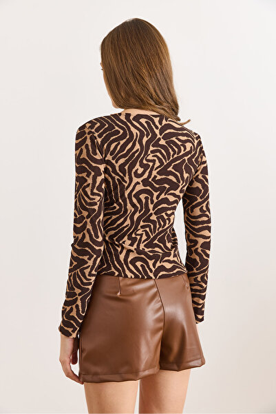 Olalook Γυναικεία ζέβρα καφέ αξεσουάρ με λεπτομέρεια διπλό πέτο ελαστική μπλούζα κοτλέ BLZ-19003110