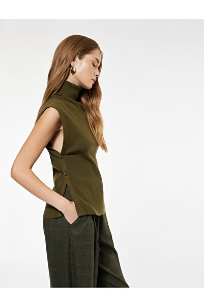 Koton Πλεκτό πουλόβερ με λαιμόκοψη και λεπτομέρεια με κουμπιά στα πλαϊνά