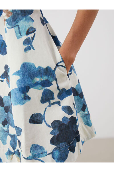 LC Waikiki V Yaka Çiçekli Mini Elbise