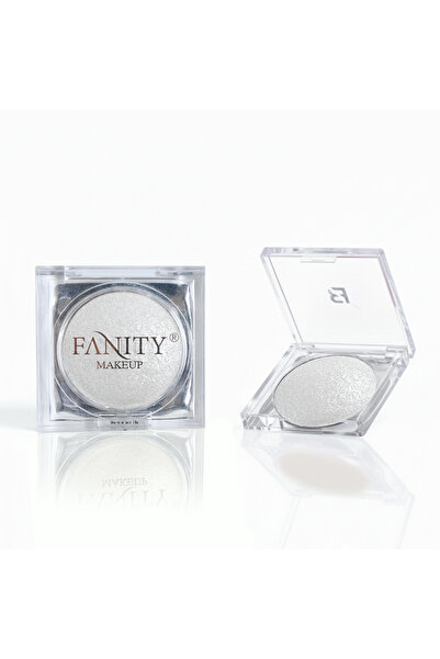 fanity Highlighter gives the skin a radiant glow