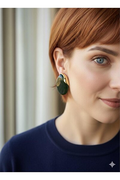 Pelin Aksesuar أقراط متدلية من الحجر الأخضر المتلألئ