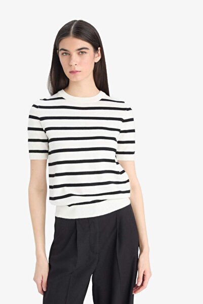 DeFacto Πλεκτό πουλόβερ με κοντό μανίκι με ριγέ λαιμόκοψη κανονικής εφαρμογής (25 AU)