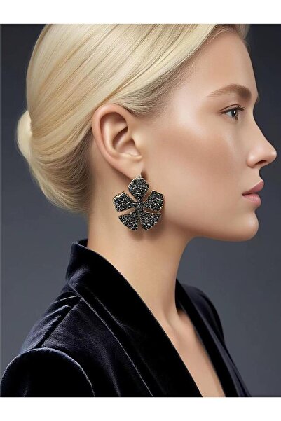 Pelin Aksesuar أقراط على شكل زهرة ذات خمس بتلات مرصعة بحجر الزركون الأسود