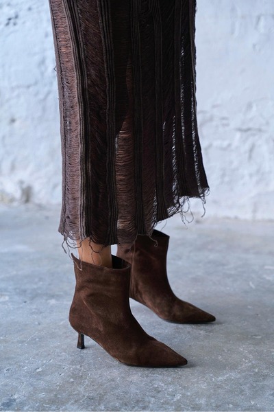 Lively Stylish Γυναικείες κοντές μπότες από σουέτ με μοντέρνα μοντέρνα γόβες με μυτερή μύτη Trisha