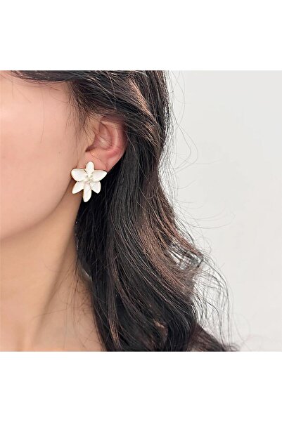 Pelin Aksesuar أقراط زهرة كبيرة ذات حواف ذهبية مطلية بالمينا البيضاء