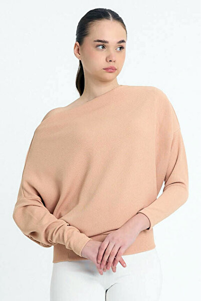 MissThetis Bileği Dar Uzun Yarasa Kollu Kayık Yaka Simli Kumaş Rahat Geniş Ke...