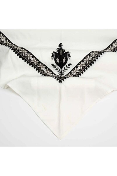 Drosh شال شتوي مطرز بروجيه - أسود