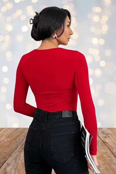 Moda Amore Stylish Body Blouse with Low-Cut Chest and Metal Ring Detail 10131