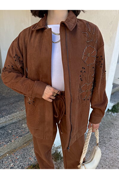 MİA NOURA Γυναικείο μπλουζάκι με κέντημα με χάντρες στο μπροστινό μέρος του μανίκιου από ύφασμα σουέτ μπαμπίρ