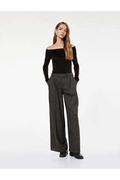 Koton Drape Detaylı Omzu Açık Kahverengi Kadın Bluz 6WAK80248EK