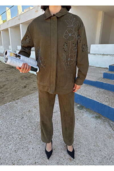 MİA NOURA Γυναικείο μπλουζάκι με κέντημα με χάντρες στο μπροστινό μέρος του μανίκιου από ύφασμα σουέτ μπαμπίρ