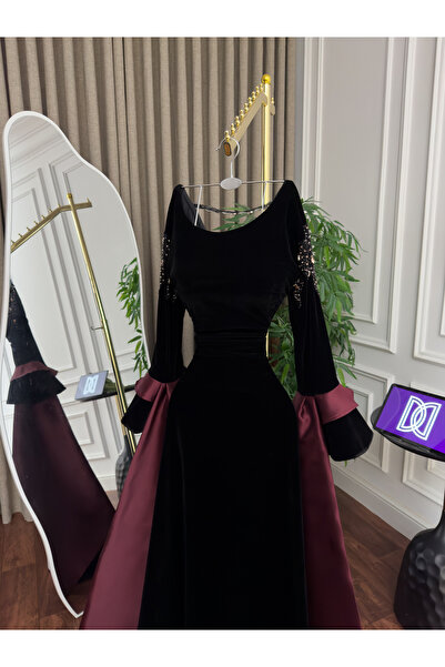 Generic Luxurious wool and Mikado evening gown - hand-embroidered crystals on the sleeves - elegant royal design in black and burgundy