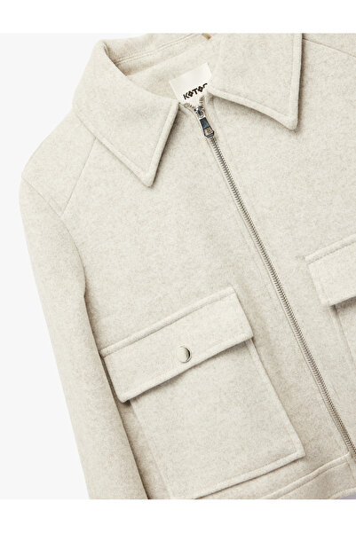 Koton Palton scurt cu buzunar cu broderie, mânecă lungă, cu fermoar