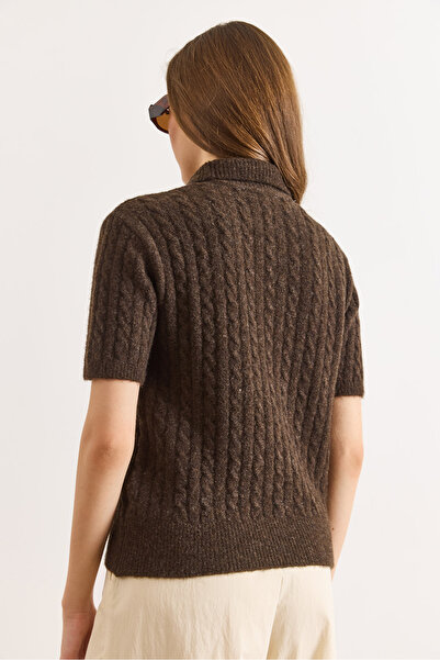 Olalook Γυναικείο πλεκτό πουλόβερ με λεπτομέρεια από κασκόλ Bitter Brown στρογγυλός γιακάς KZK-19001089