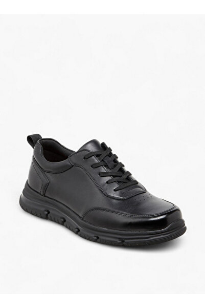 Le Confort حذاء رجالي من الجلد برباط