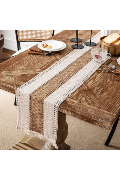 bity thok A luxurious beige dining tablecloth with a modern design and elegant scalloped edges.