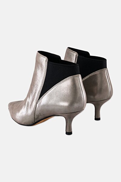 CLARKS Women Slip On Ankle Boots, Grey