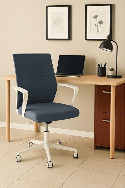 DEC59 Adjustable mesh office chair with a sophisticated design