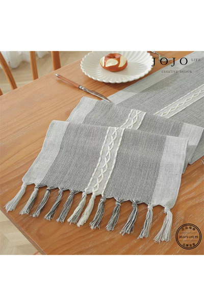 bity thok A luxurious gray dining tablecloth with a modern design and interlocking wicker edges.