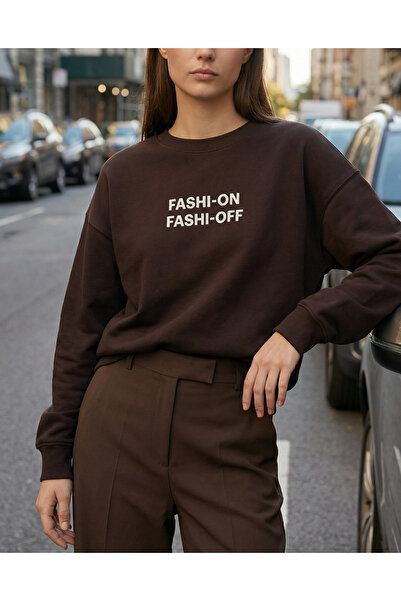 Amia&Co. Bitter Brown Crew Neck Fleece-Lined Printed Oversized Sweatshirt