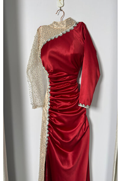 arena fashion Dazzle everyone with a captivating, regal look.