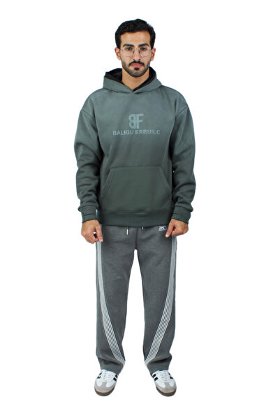 Red Planet Double-layered fur hoodie with a finger hole, made from a distinctive and elegant material.