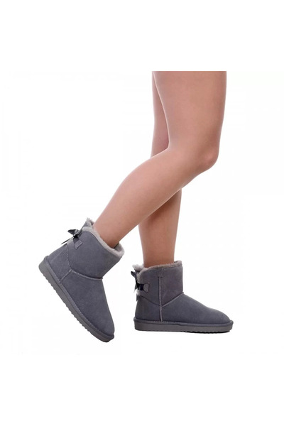 CGM Boots made of natural leather and fur interior, bow at the back