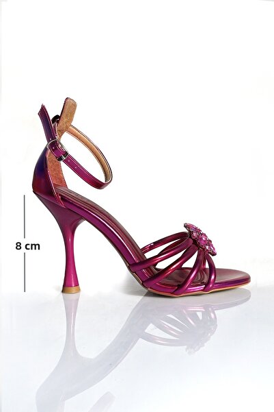 BRITY حذاء نسائي بكعب عالي مع تفاصيل حجرية لامعة معدنية