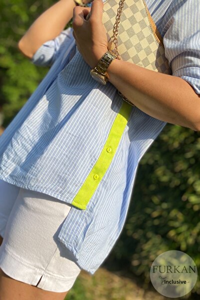 FEMELLE Dámská tenká tenká košile s modrým postranním knoflíkem a neonovým proužkem ve velkém volném střihu (kupte o 2 velikosti menší)