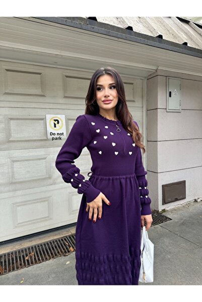 ikomteks Κομψό πλεκτό φόρεμα με κέντημα καρδιάς