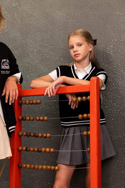 DeFacto Dívčí základní hladká skládaná školní sukně s elastickým pasem C9739A824AU