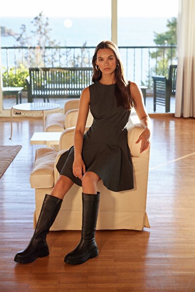 TRENDYOL SHOES Černé dámské kozačky na zip se silnou podrážkou Takaw25Cz00005