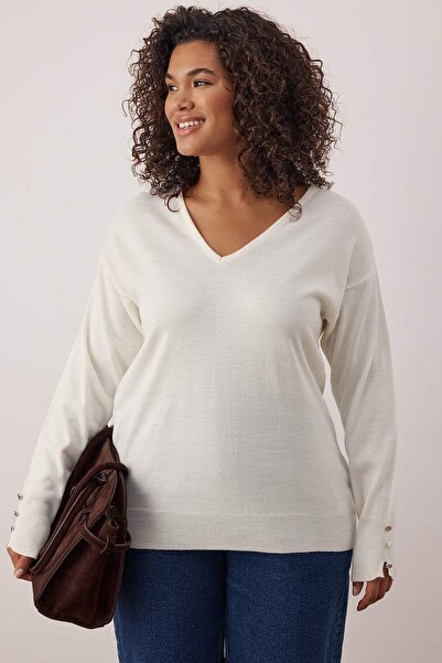 Trendyol Curve Ecru V-Neck Button Detailed Knitwear Sweater Tbbaw23An00043