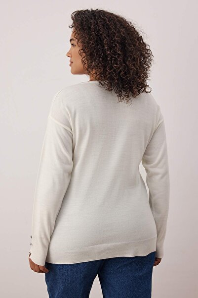 Trendyol Curve Ecru V-Neck Button Detailed Knitwear Sweater Tbbaw23An00043
