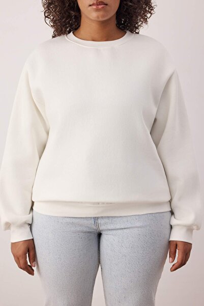 Trendyol Curve Ecru Strawberry Printed Regular Fit Large Size Sweatshirt with Fleece Inside Tbbaw26Ao00048