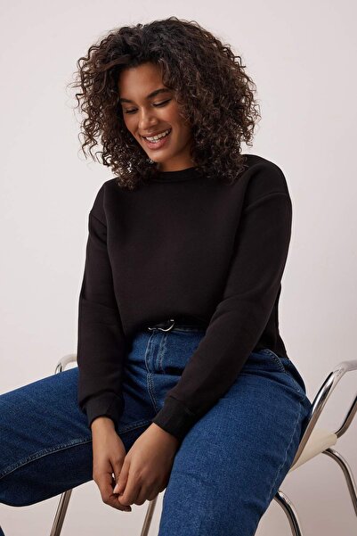 Trendyol Curve Black Crop Boy Crew Neck Basic Plus Size Sweatshirt Tbbaw26Ao00046