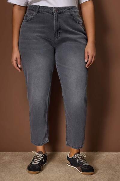 Trendyol Curve بنطلون جينز أنثراسايت بخصر مرتفع وتفاصيل ممزقة بقصة موم فيت مقاس كبير TBBAW26CJ00010