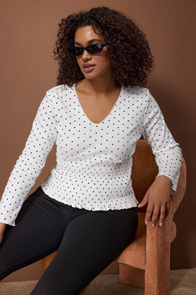 Trendyol Curve Ecru Polka Dot Patterned V-Neck Gipeli Ribbed Knit Knitted Plus Size Blouse Tbbaw26Af00052