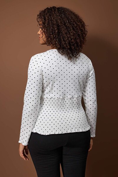 Trendyol Curve Ecru Polka Dot Patterned V-Neck Gipeli Ribbed Knit Knitted Plus Size Blouse Tbbaw26Af00052