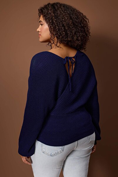 Trendyol Curve Pulover tricotat cu închidere în spate, albastru marin cu două rânduri de nasturi TBBAW23AN00040