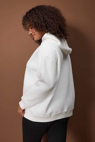 Trendyol Curve Ecru Printed Hooded Oversize/Wide Fit Fleece Lined Plus Size Sweatshirt Tbbaw26Ao00035