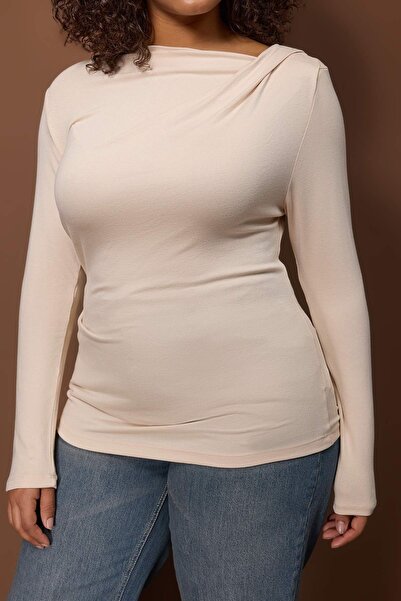 Trendyol Curve Stone Fitted/Bodycon Asymmetric Neckline Detailed Soft Fabric Stretchy Knitted Blouse Tbbaw26Af00088