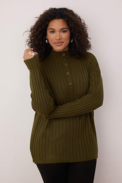 Trendyol Curve Khakifarbener, geknöpfter Strickpullover TBBAW24AN00045